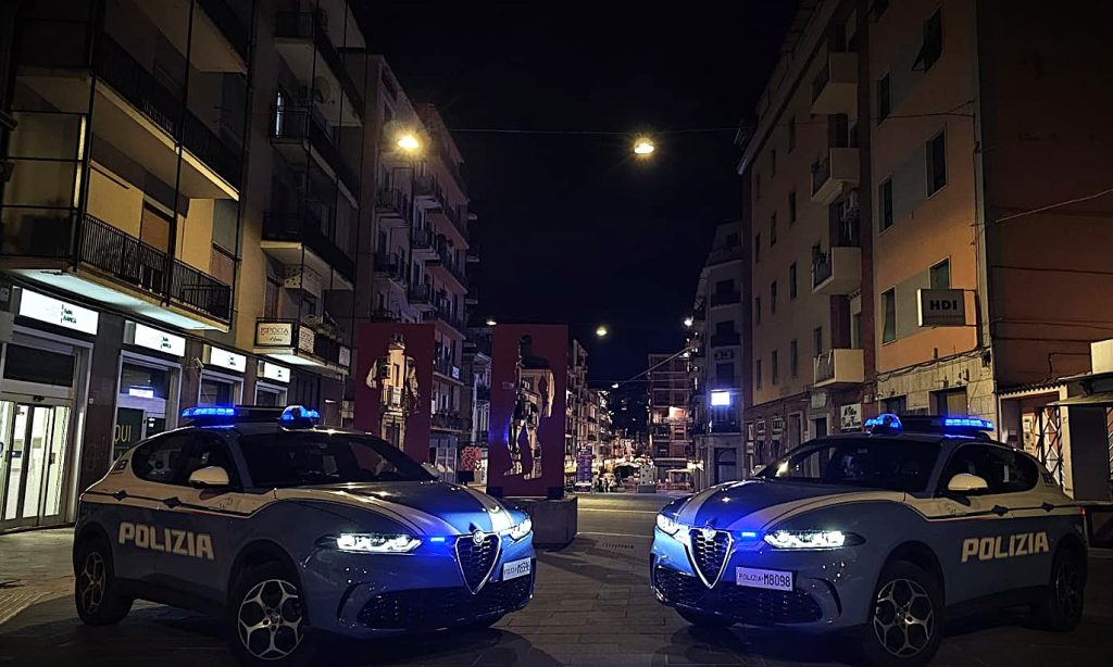 Polizia squadra volante Corso Mazzini