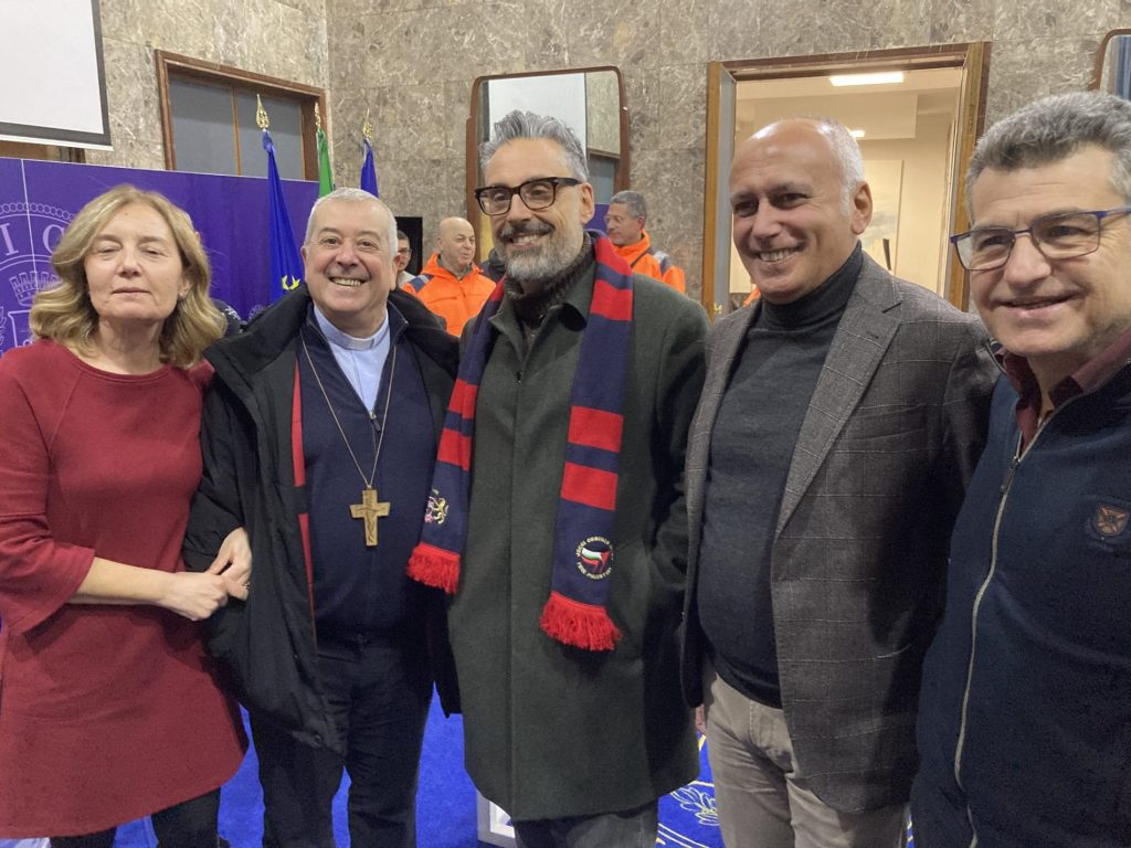 il sindaco con Mons. Checchinato, Brunori, il Vicesindaco Maria Locanto e il Presidente del Consiglio comunale Giuseppe Mazzuca