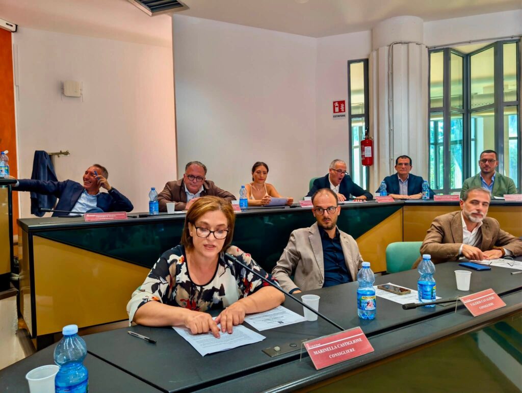 Consiglio comunale Rende 30 luglio 2026_Marinella Castiglion e Valerio Cavalieri