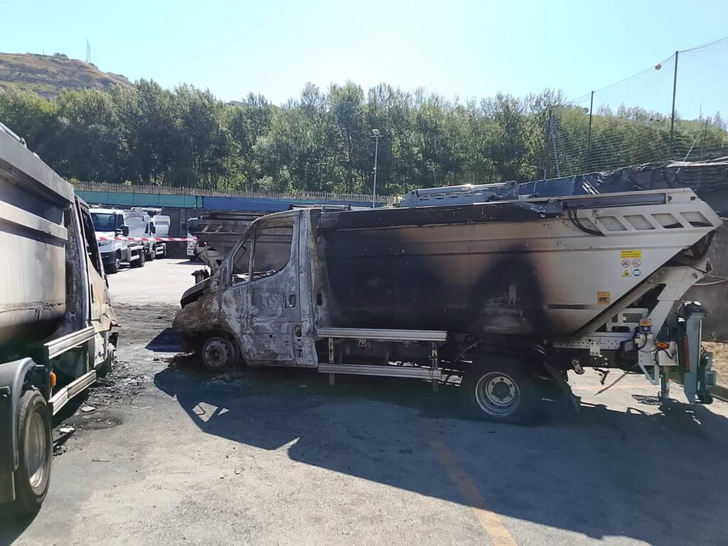 Fai la differenziata incendio Ecologia Oggi Cosenza