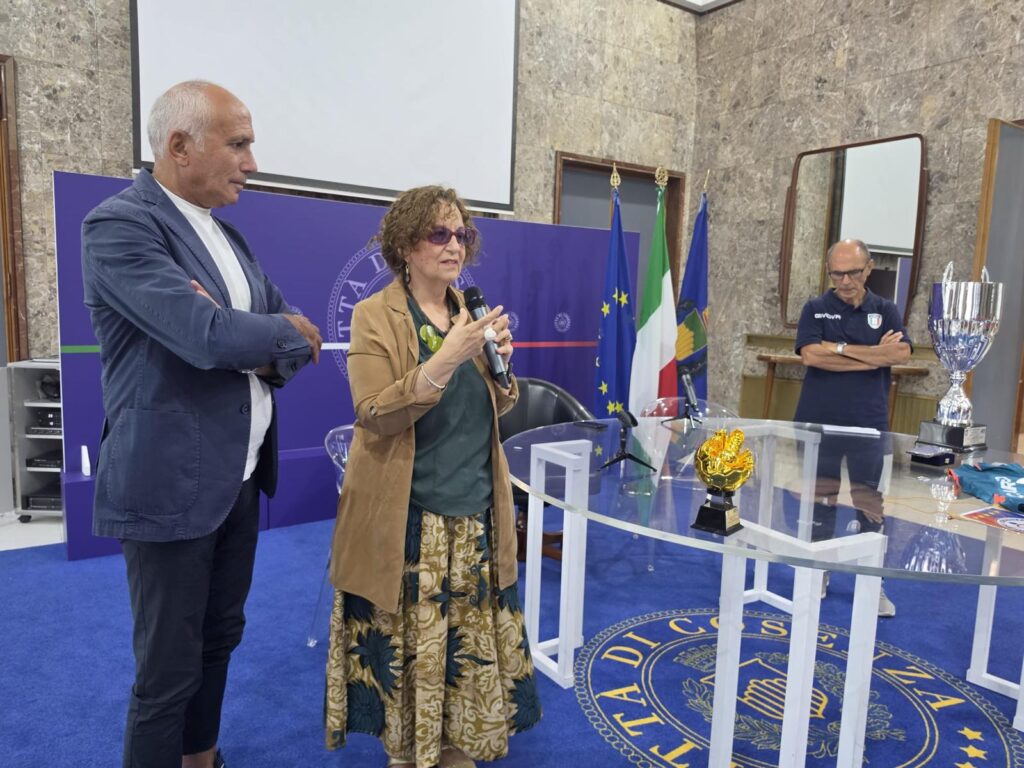 Medici Cosenza_il Sindaco con la Presidente dell'ordine dei Medici, Agata Mollica