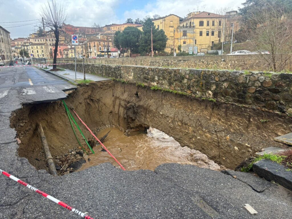 i danni su via Dante Alighieri