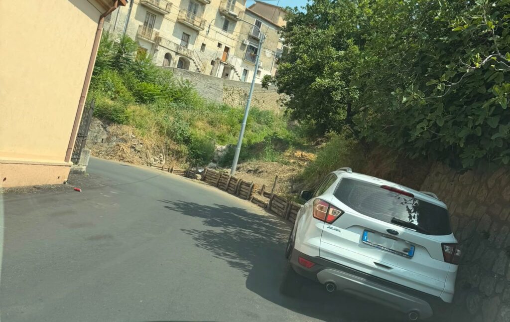 Sosta selvaggia Fuscaldo Comandante Vigili-20260901-WA0010