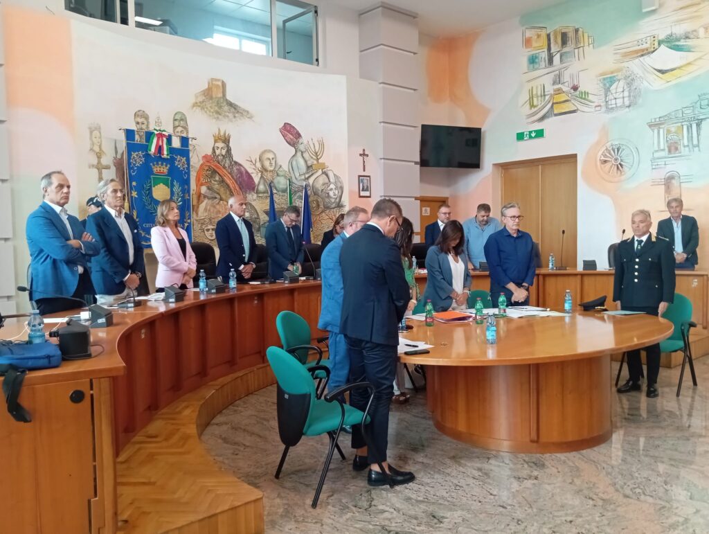 il Consiglio comunale di Cosenza osserva il minuto di raccoglimento