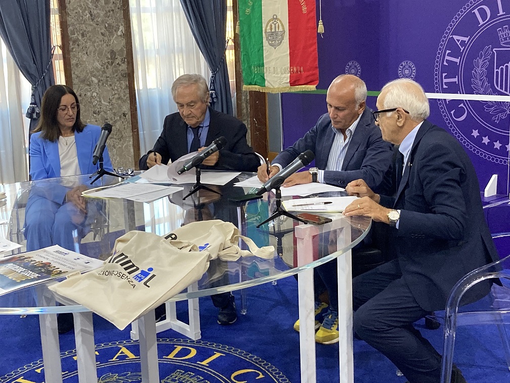 Anmil_la firma del protocollo d'intesa Domma e Caruso