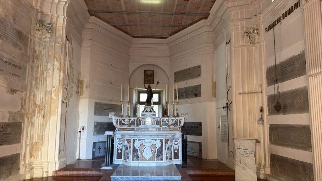 Cimitero di Colle Mussano_la cappella comunale 2