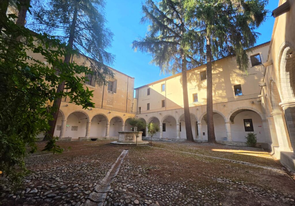 Complesso monumentale di San Domenico chiostro interno