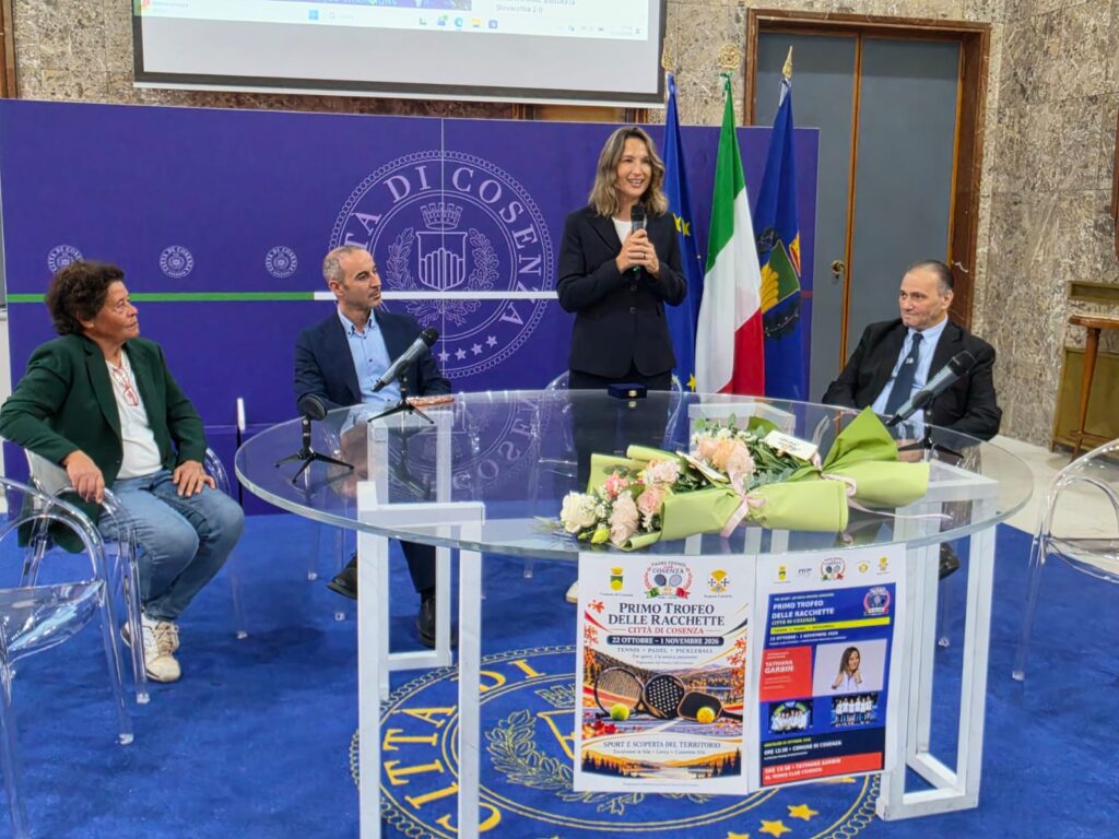 Tathiana Garbin durante l'incontro in Comune con Patrizia Lombardi, Francesco Turco e Joe Lappano