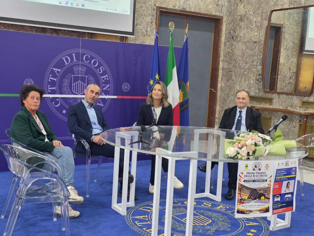 Tathiana Garbin un altro momento dell'incontro a Palazzo dei Bruzi con Patrizia Lombardi, Francesco Turco e Joe Lappano