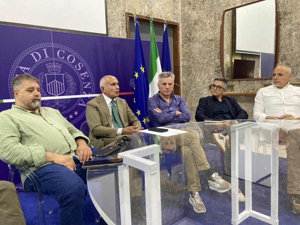 un momento dell'incontro a Palazzo dei Bruzi